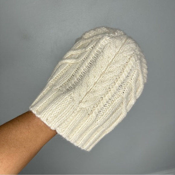 Banana Republic Merino Wool Alpaca Blend Cable Knit Cream Beanie - Picture 2 of 3